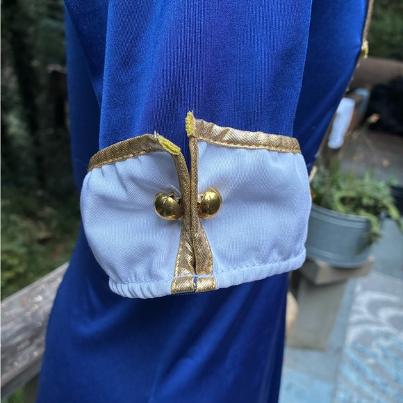 Costumes - Picture 12 of 16